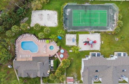 Royal Palm Bay Casa | 3BR Near Disney - Patio, Pool, Hot Tub, Gym & Sauna