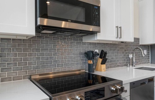 South Park Casa | 3BR Near Downtown, Rooftop Firepit, King bed, Parking