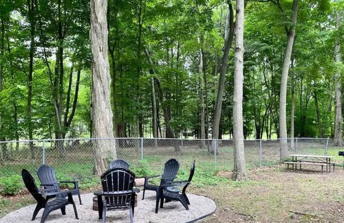 Waukazoo Woods Cabaña | 3BR Near Holland State Park Beach/Lake Michigan/Lake Macatawa