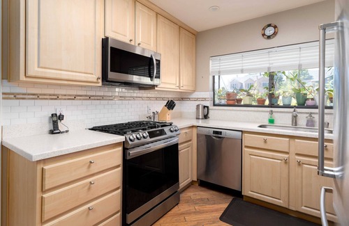 West Menlo Park Casa | 3BR Near Stanford, Bonus Room, No Cleaning Fee