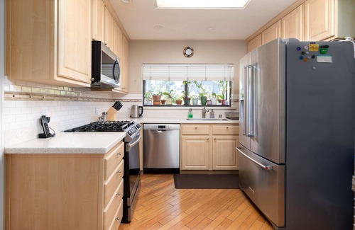 West Menlo Park Casa | 3BR Near Stanford, Bonus Room, No Cleaning Fee