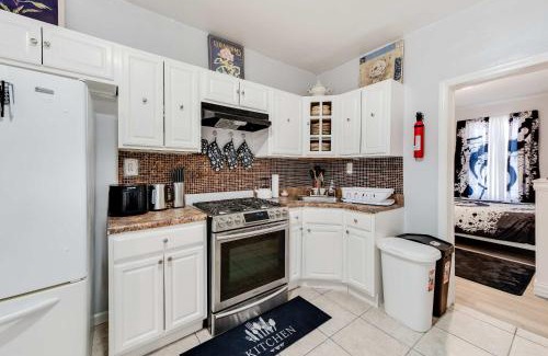 Ampere Apartamento | 3BR Newark duplex near Downtown & Transit