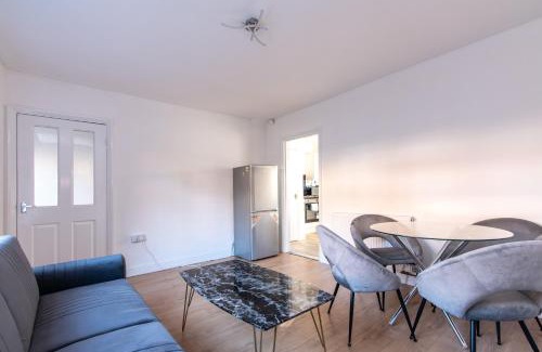 Newark upon Trent Casa | 3BR Nottingham House, WiFi & Free On-Street Parking