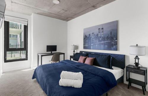 Five Points South Apartamento | 3BR Oasis with Skyline Views 12th Floor