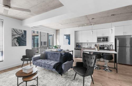 Five Points South Apartamento | 3BR Oasis with Skyline Views 12th Floor