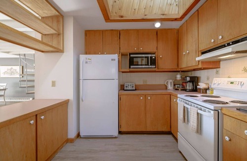 Bass Harbor Cabaña | 3BR Oceanfront Spacious Cottage + Dock [Driftwood]