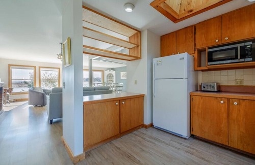 Bass Harbor Cabaña | 3BR Oceanfront Spacious Cottage + Dock [Driftwood]