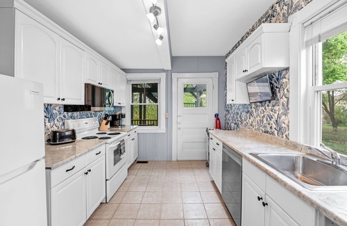 Gloucester Casa | 3BR Oceanview Townhouse on Boulevard I Walk to downtown l Sleeps 8