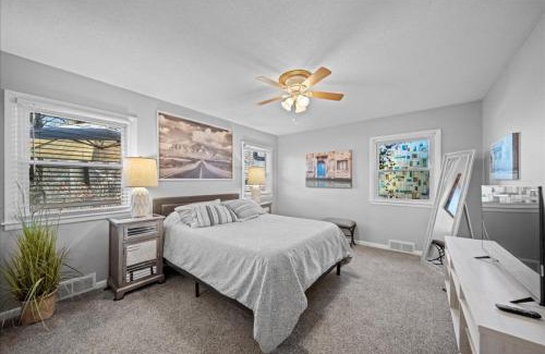 Overland Park Casa | 3BR Overland Park Home with Patio and Waterfall Pond