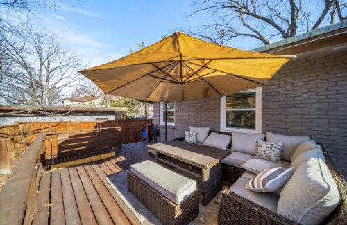 Overland Park Casa | 3BR Overland Park Home with Patio and Waterfall Pond