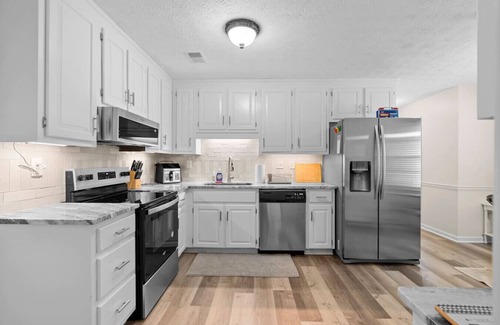 Marietta Casa | 3BR Pet-Friendly Home Ideal for Mid-Term stays Travel Ball Families Relocations in Marietta GA