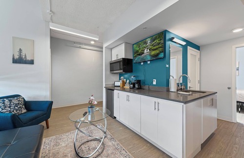 South Kansas City Apartamento | 3BR Pod Near Campus Wi-Fi & Parking Sleeps 3 with AC in Wonderful Kansas City