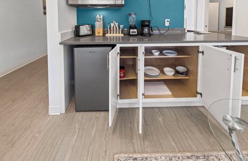 South Kansas City Apartamento | 3BR Pod Near Campus Wi-Fi & Parking Sleeps 3 with AC in Wonderful Kansas City