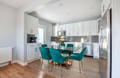 Southeast Yonkers Casa | 3BR Prime Luxury near NYC w Arcade Room