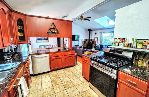 Ahwahnee Casa | 3BR Private 8 Acre Spa Retreat - BBQ, Patio, Views