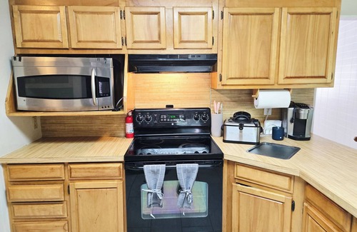 Summerville Casa | 3BR ranch-style house in prime Summerville next to I-26 - Charming