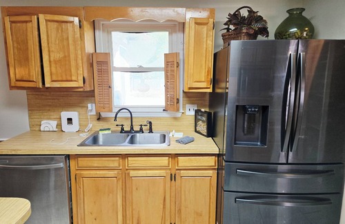 Summerville Casa | 3BR ranch-style house in prime Summerville next to I-26 - Charming