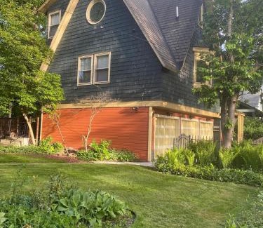 Cleveland Casa | 3BR Retreat Pets Welcome Wi-Fi