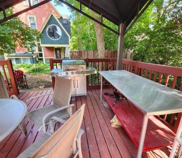 Cleveland Casa | 3BR Retreat Pets Welcome Wi-Fi