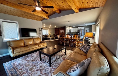 Roberts Casa | 3BR Riverfront Retreat on 16 Acres Minutes from Red Lodge