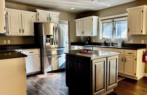 Roberts Casa | 3BR Riverfront Retreat on 16 Acres Minutes from Red Lodge