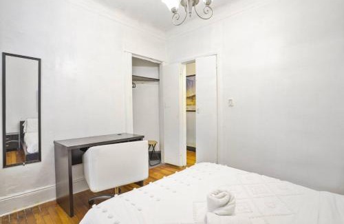 West New York Apartamento | 3BR Skyline Apt in Bustling District I Great Value NJ5