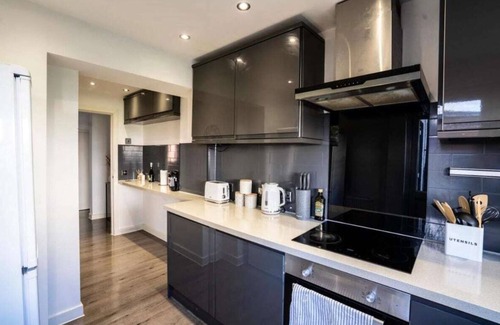Bingham Apartamento | 3BR | Sleeps 6 | Free Parking | Near City & Beach