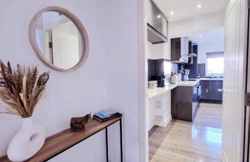 Bingham Apartamento | 3BR | Sleeps 6 | Free Parking | Near City & Beach