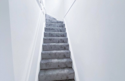 Elm Park Casa | 3BR-Sleeps5-Parking-NearTrainStation