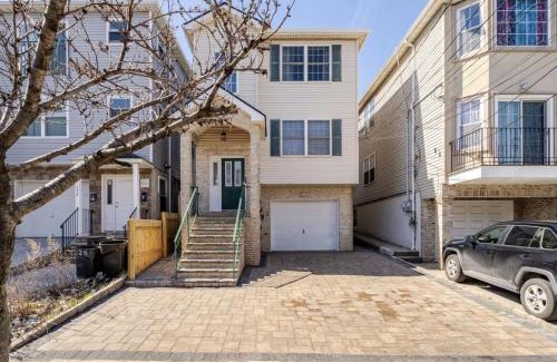 Elizabeth Apartamento | 3BR Stay for Crews & Families