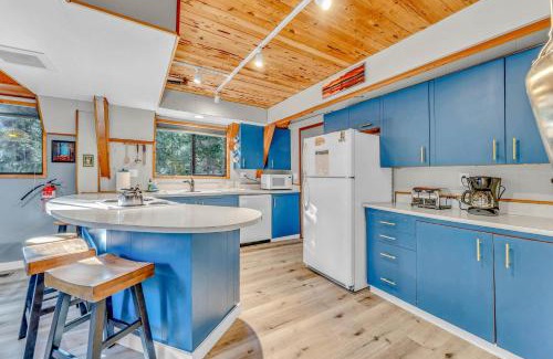 Tahoe City Casa | 3BR Tahoe Cabin in the Trees with Hot Tub
