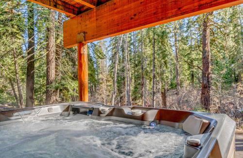 Tahoe City Casa | 3BR Tahoe Cabin in the Trees with Hot Tub