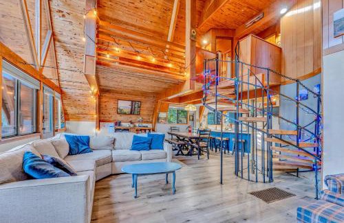 Tahoe City Casa | 3BR Tahoe Cabin in the Trees with Hot Tub