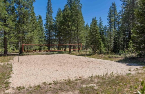 Truckee Casa | 3BR Tahoe Donner Cabin with HOA Perks like Pools Hot-Tub Minutes to Trails Lake Golf