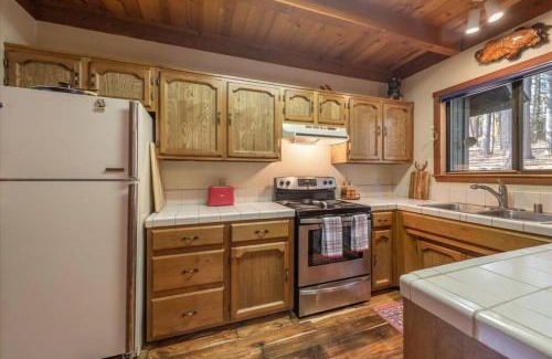 Truckee Casa | 3BR Tahoe Donner Cabin with HOA Perks like Pools Hot-Tub Minutes to Trails Lake Golf