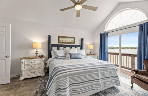 Navarre Casa | 3BR Townhome Steps to Bay - Pool & Beach Gear
