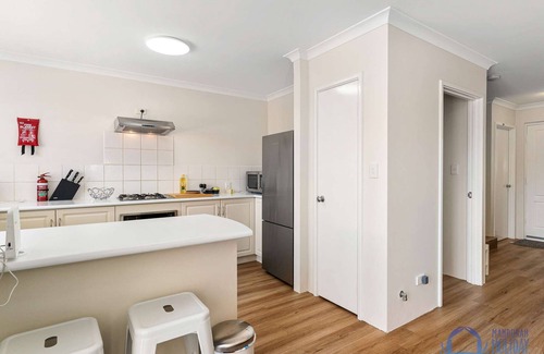 Wannanup Villa | 3BR townhouse in secure canal complex with double garage, walk