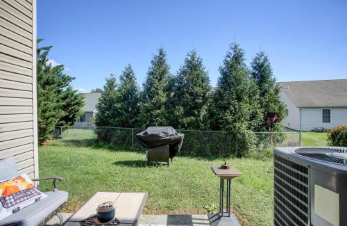 Chambersburg Casa | 3BR Townhouse with Netflix & Grill Near Trails