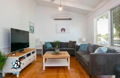 Port Elliot Casa | 3BR Updated Coastal Beach House in Funky Port Elliot