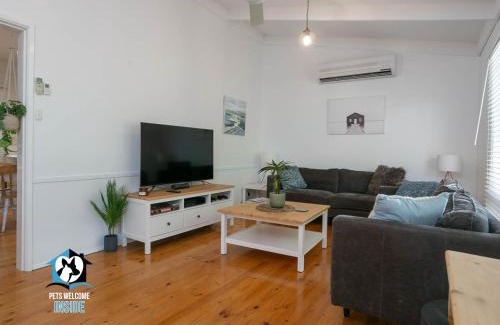 Port Elliot Casa | 3BR Updated Coastal Beach House in Funky Port Elliot