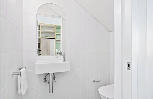 Glebe Casa | 3BR 'Urban Serenity' in Glebe: Modern Comfort & Ideal Location