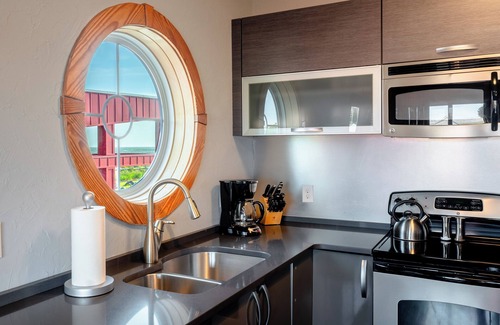 Waves Condominio | 3BR Water View Escape - Steps to REAL & Dining
