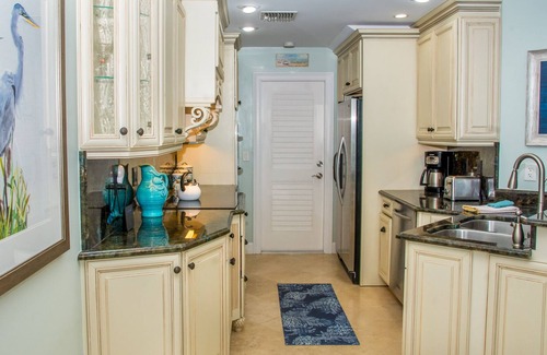 Treasure Cay Casa | 3BR with pool, cabana and private 35' boat slip/water filter sys. & generator