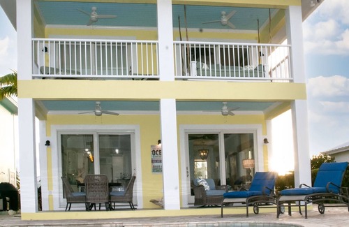 Treasure Cay Casa | 3BR with pool, cabana and private 35' boat slip/water filter sys. & generator