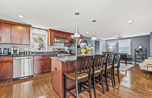 Revere Casa | 3BR1.5BA Retreat - Near Airport