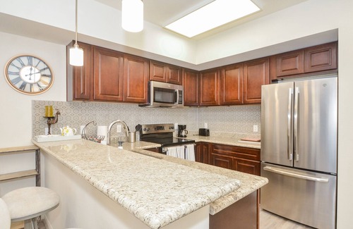Katy Condominio | 3C| Charm in the City| Stylish home in Gated Complex