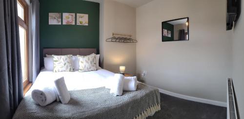 Port Talbot Apartamento | 3DB, 4 Rooms, Sleeps 8, Swansea, Smart Tv's In Every Room