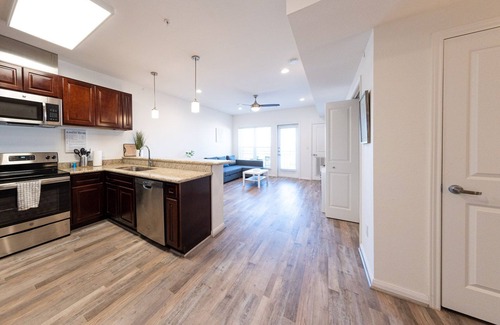 Katy Condominio | 3E| Cozy One Bedroom in Gated Condo by a Lifestyle Center in Katy, TX