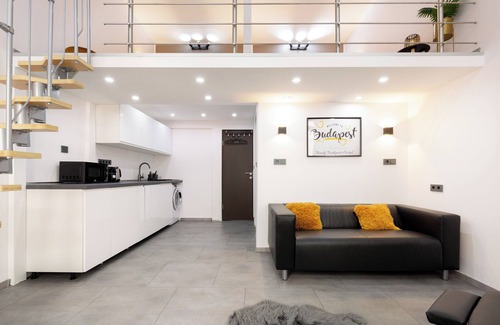 Palace District Apartamento | ⭐3in1 MODERN DESIGN - 3 Apartment TOGETHER ❤️AIRCO 5BEDROOMs 4BATHs 9BEDs