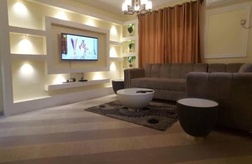 Oshodi-Isolo Apartamento | 3JD Lavishly Furnished 3-Bed Genius